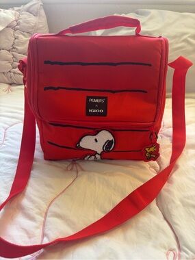 Peanuts Snoopy Dog House 16 Can Insulated Igloo Cooler Bag